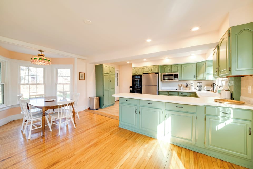 Dining Area & Kitchen
