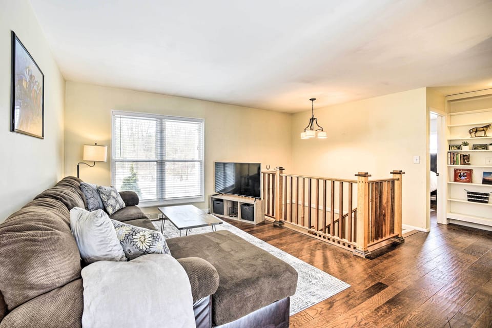 Saratoga Springs Vacation Rental | 4BR | 2BA | 1,550 Sq Ft | Stairs Required