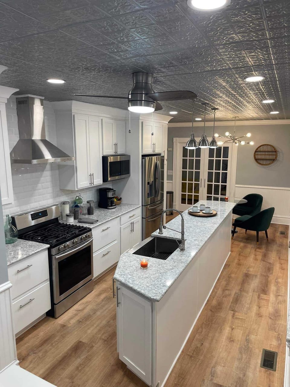 high end kitchen with Quartz counter.   2021 