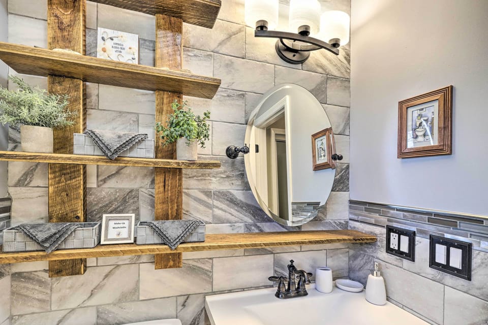 En-Suite Bathroom | Towels Provided