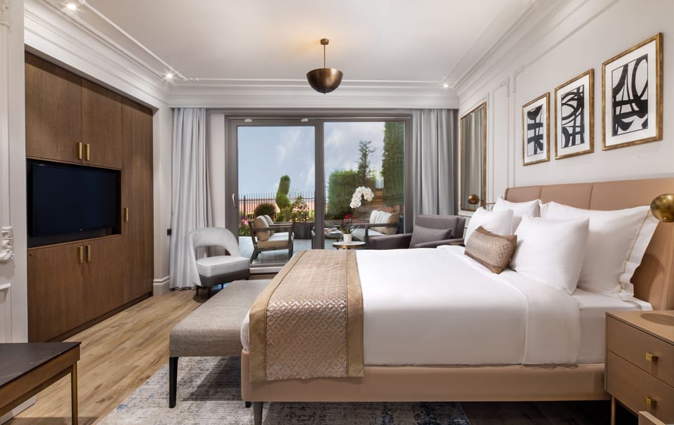 Family Suite | Premium bedding, minibar, in-room safe, desk