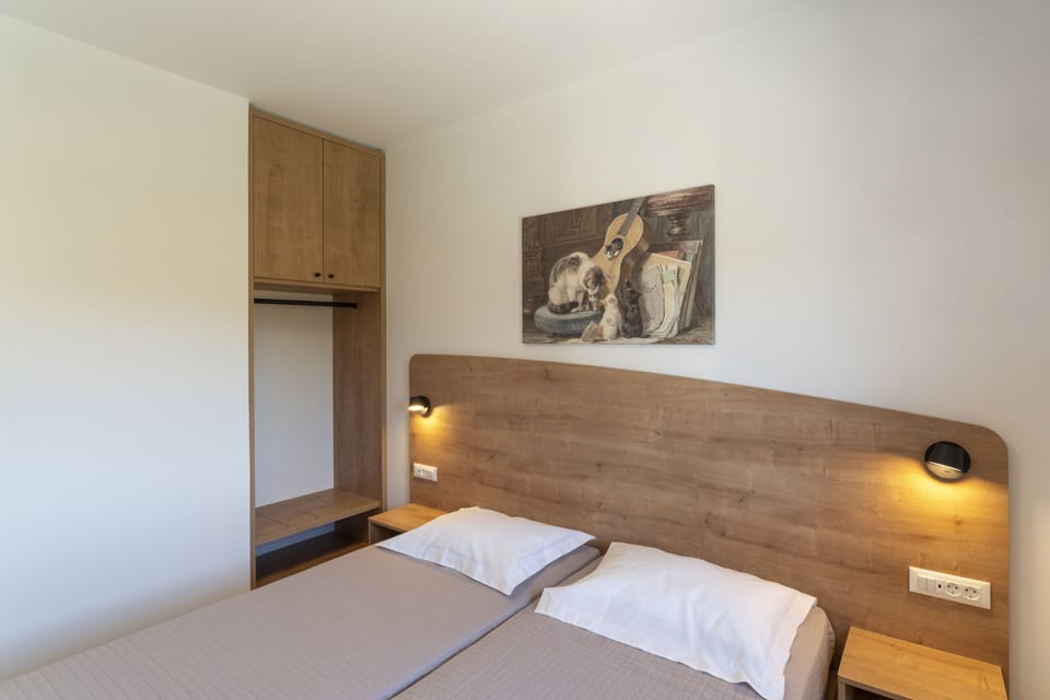 Apartment | 2 bedrooms, hypo-allergenic bedding, Select Comfort beds