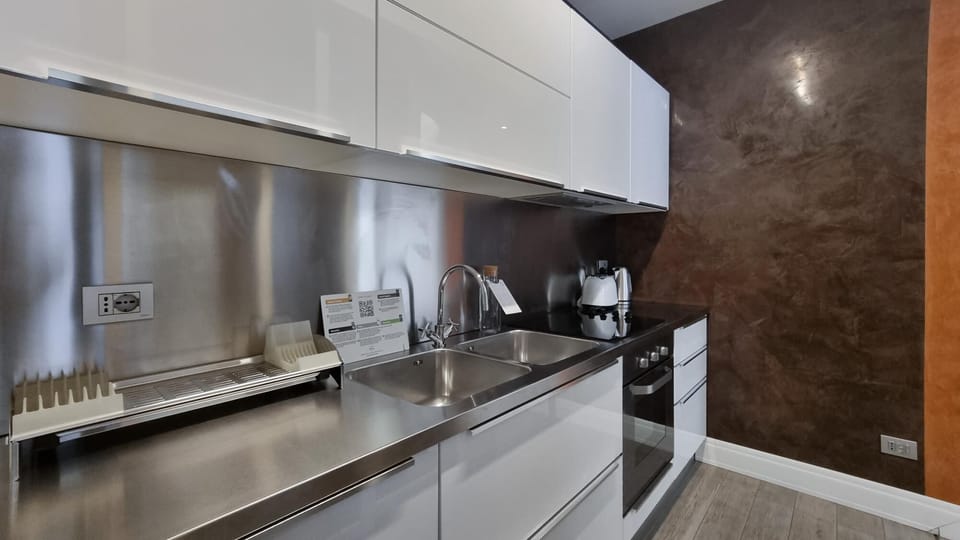 House | Iron/ironing board, WiFi