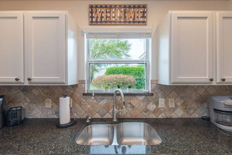 Even the dishes won't feel like a chore when you enjoy the Florida scenery