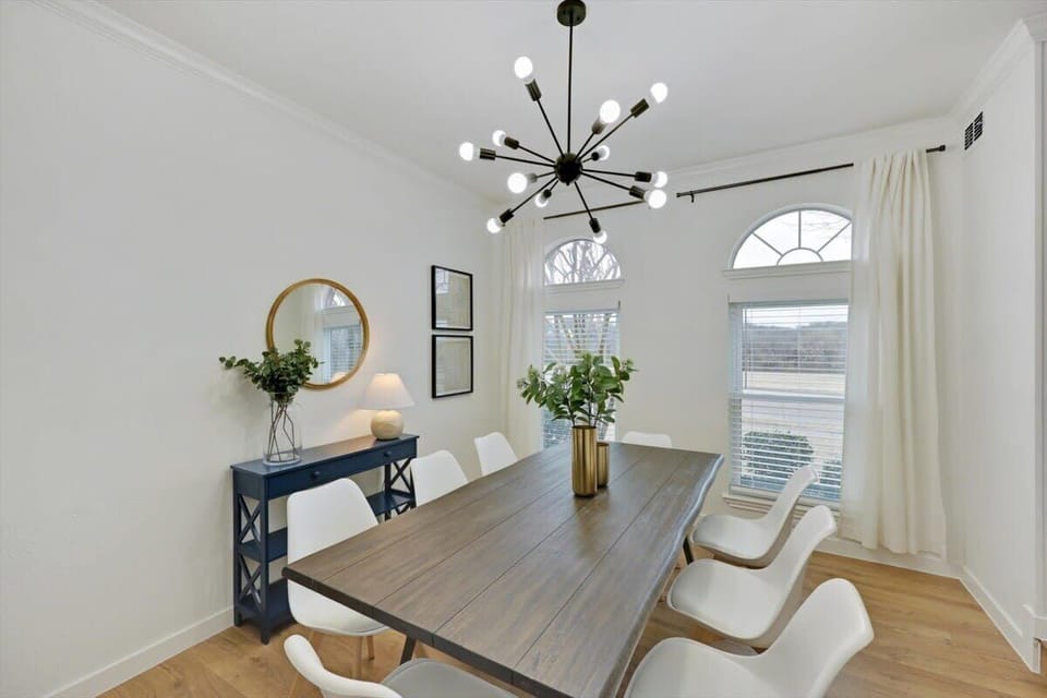 Here’s to good food, great drinks, and even better company – cheers!