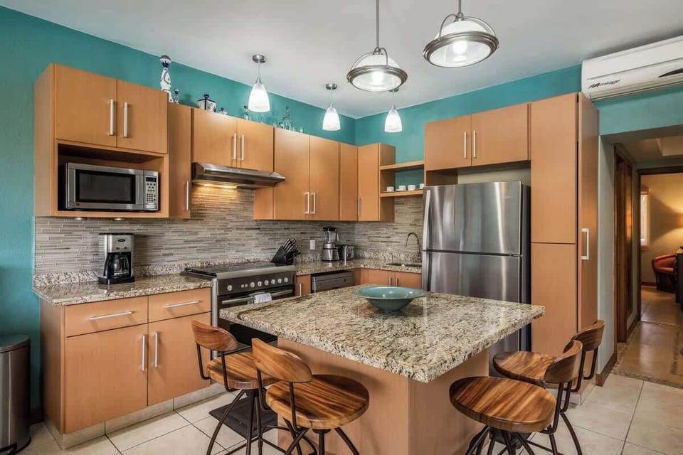 Cook and delight with a fully euipment kitchen to make a guacamole!