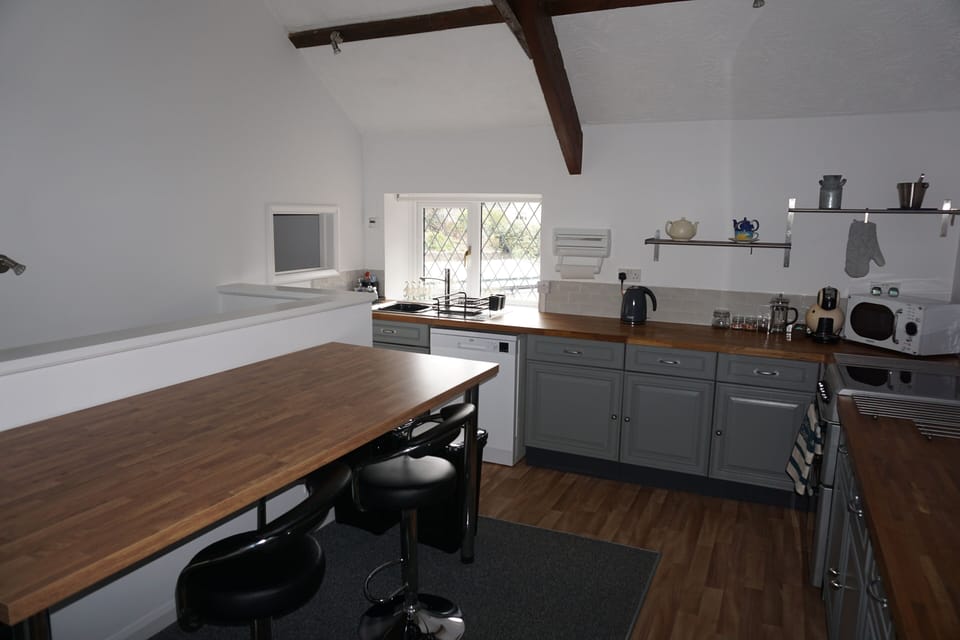 The Stables Kitchen Breakfast Bar