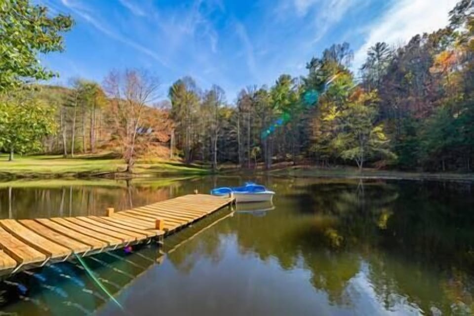 Paradise in the Mountains!!! 
Take a spin on the pond in a 4-seater Pedal Boat!