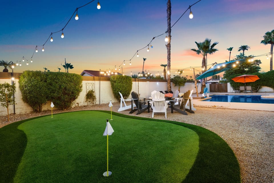 Three hole putting green