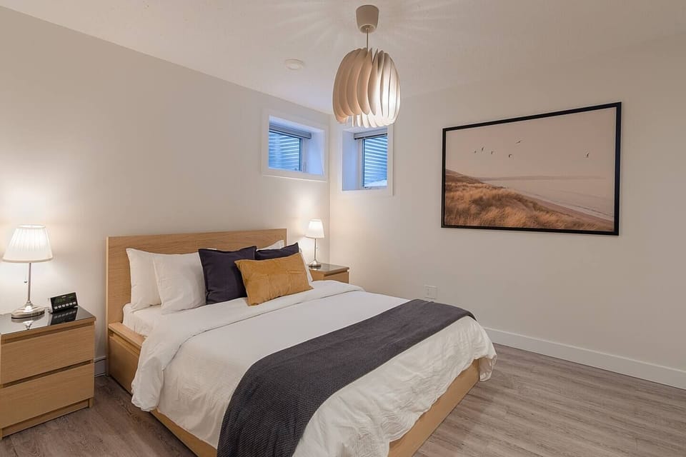Comfortably sleeps up to 5 guests with a Queen-size bed, a futon, and a twin-size fold-out memory foam mattress