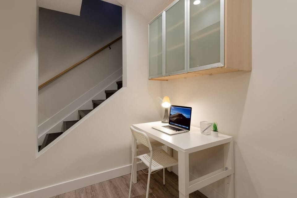 Dedicated workstation with a sleek desk and fast Wi-Fi, ideal for students and professionals