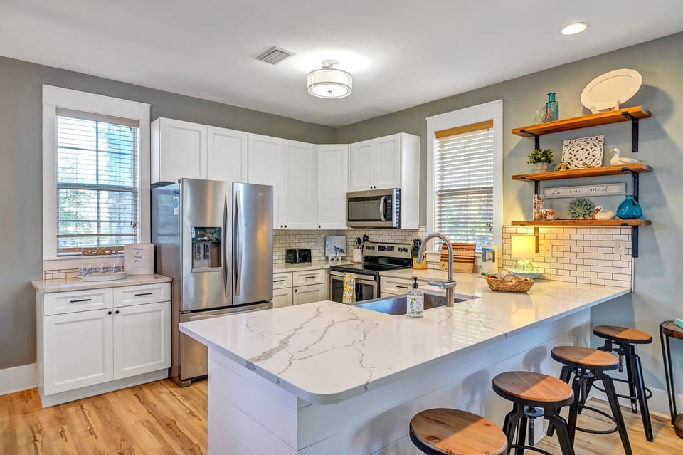 Fully stocked kitchen with all major appliances