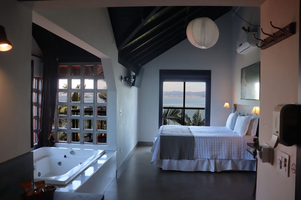 Egyptian cotton sheets, premium bedding, free WiFi, bed sheets