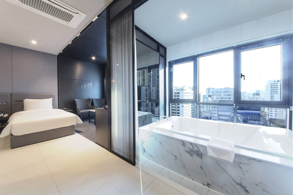 Rainfall showerhead, free toiletries, hair dryer, bathrobes