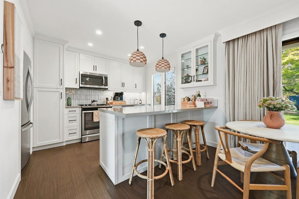 Fully equipped kitchen, breakfast bar and dining area make it easy to enjoy meals and longer stays in Napa.