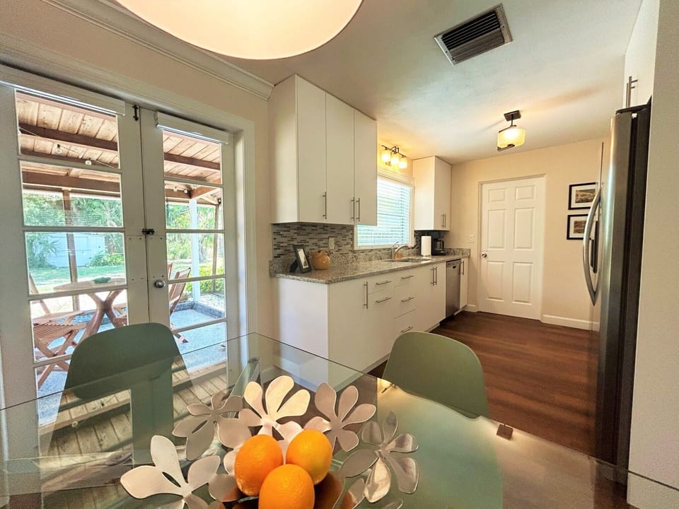 Dining Rm, French doors leading out to screened lanai