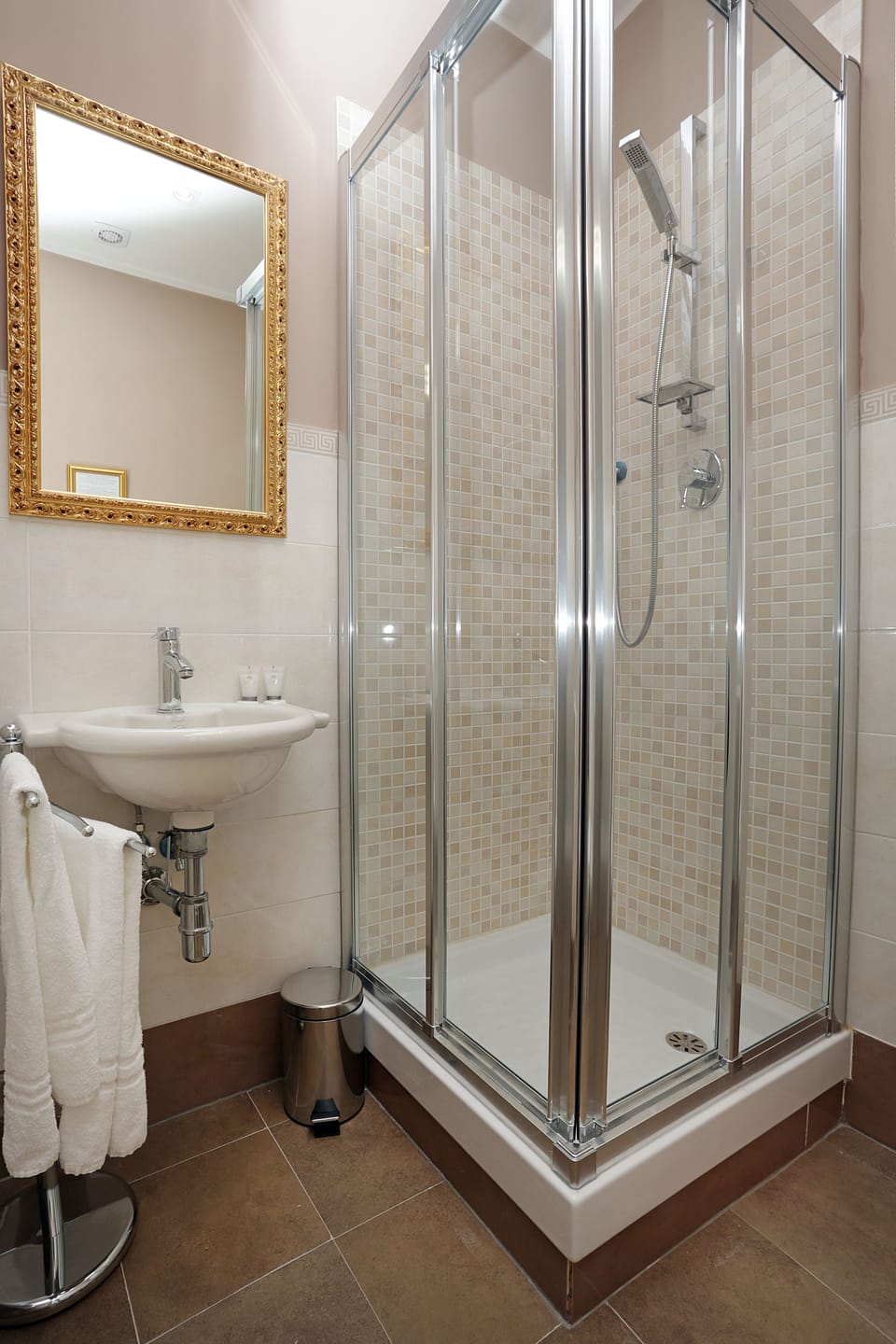 Shower, free toiletries, hair dryer, bidet