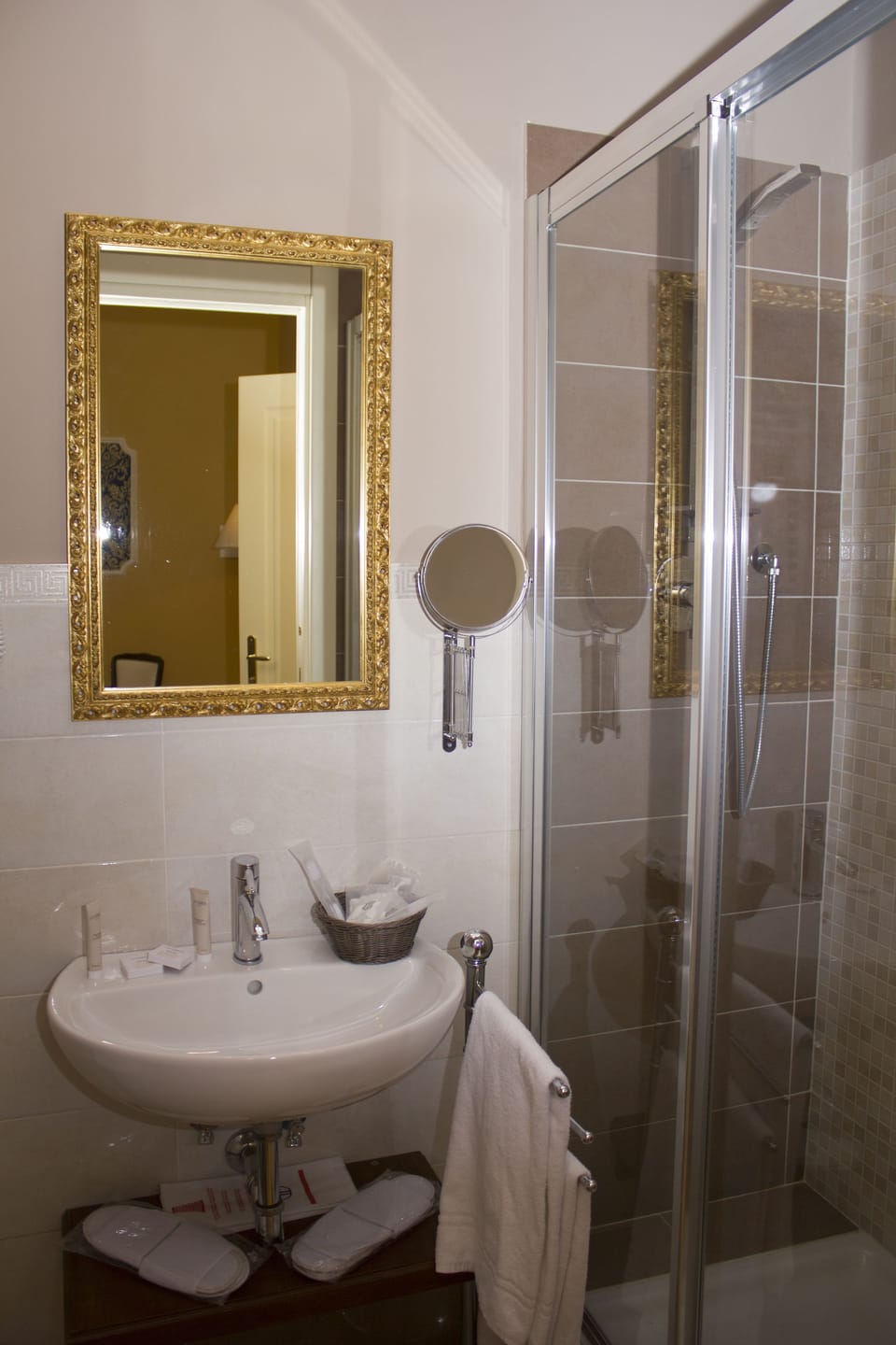 Superior Double Room | Bathroom sink