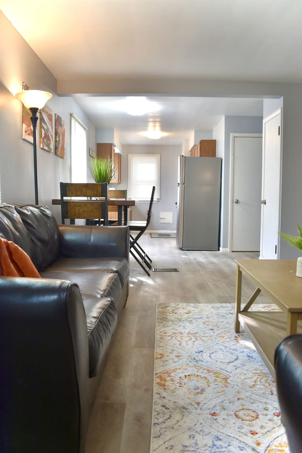 Spacious living space and kitchen 