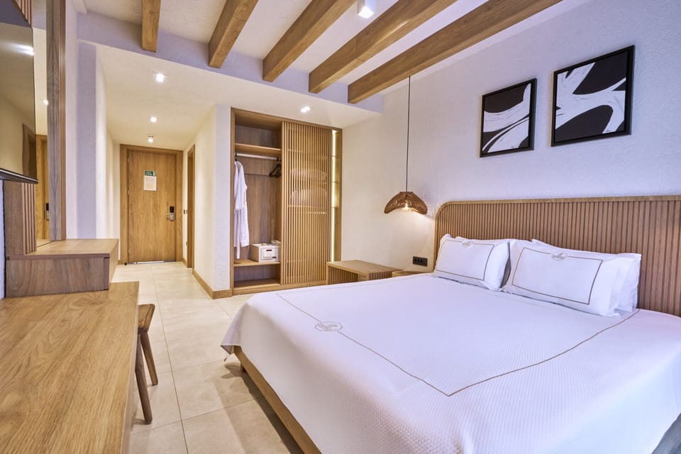Ana Bina Standart Oda | Premium bedding, minibar, in-room safe, laptop workspace