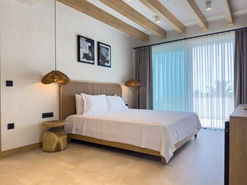 Ana Bina Standart Oda | Premium bedding, minibar, in-room safe, laptop workspace