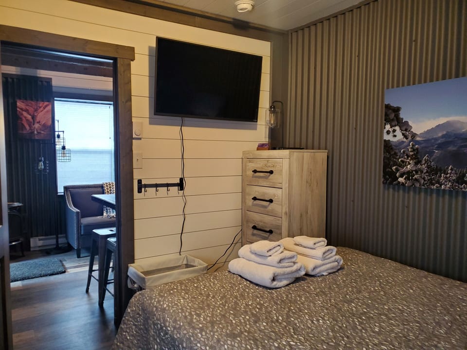 Pikes Peak bedroom, smart TV, touch lamp with USB ports for charging needs.