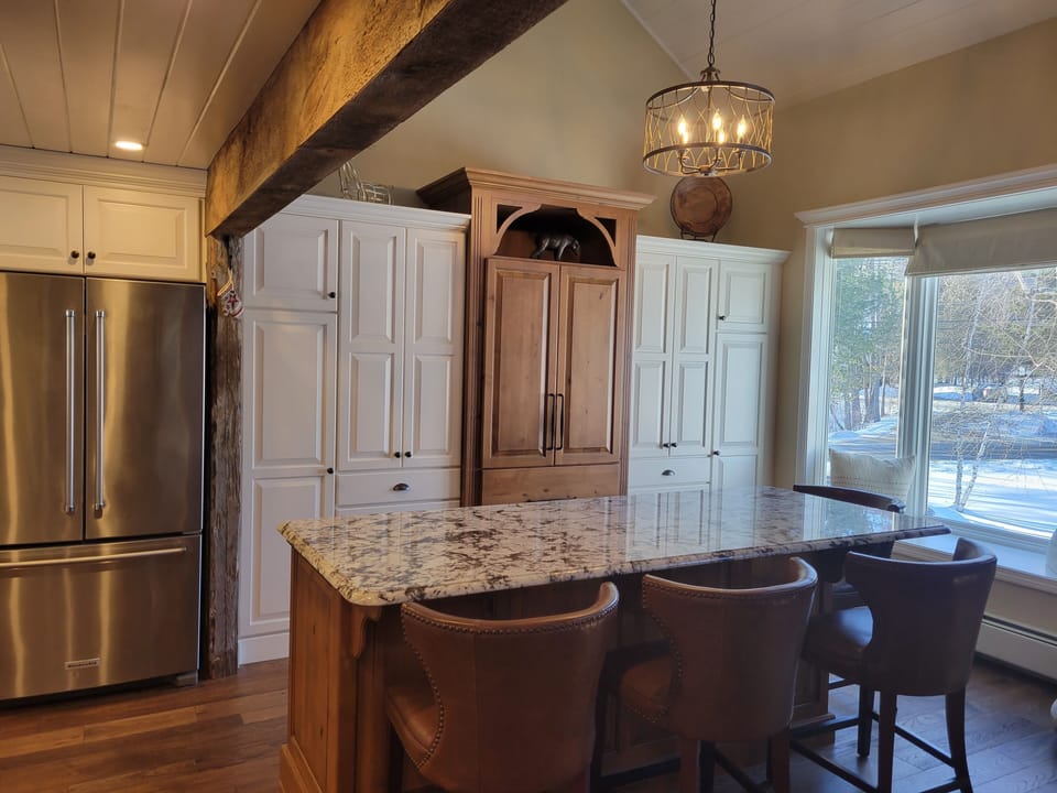 Kitchen Island, Seats 4. 