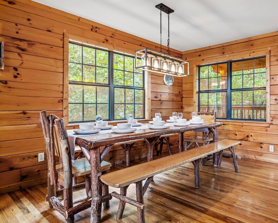 Beautiful dining area that seats 10!