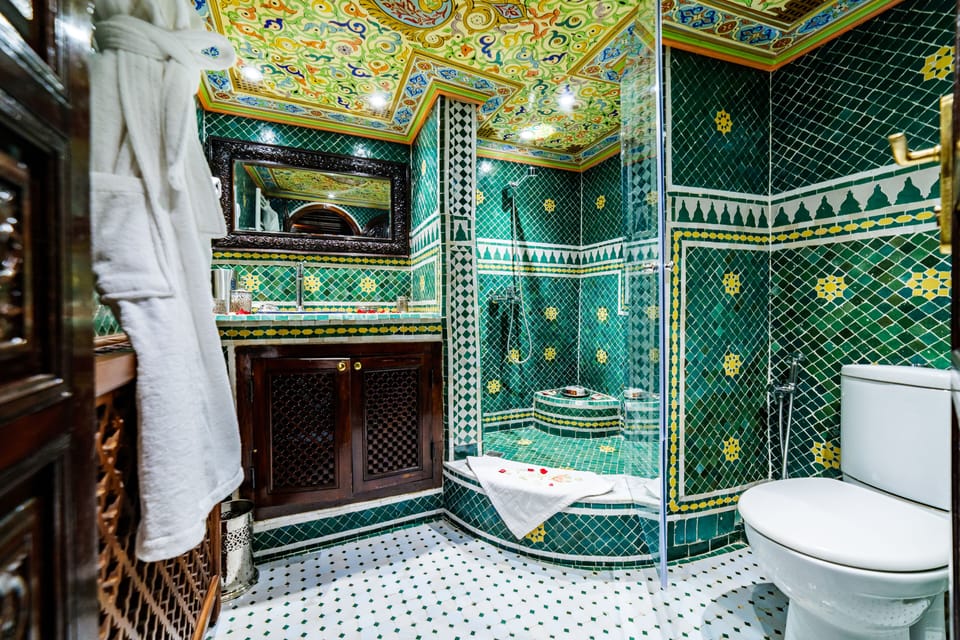 Single Room (Yacout) | Bathroom | Free toiletries, hair dryer, bathrobes, towels