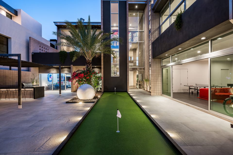Experience luxury in the heart of Arizona! This stunning rental features modern design, a putting green, and plenty of space to unwind. Perfect for your next getaway!