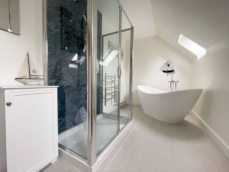 Bathroom | Rhianchaitel House, Bettyhill