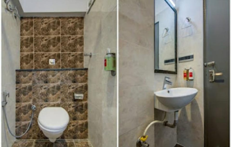 Deluxe Room | Bathroom | Shower, towels