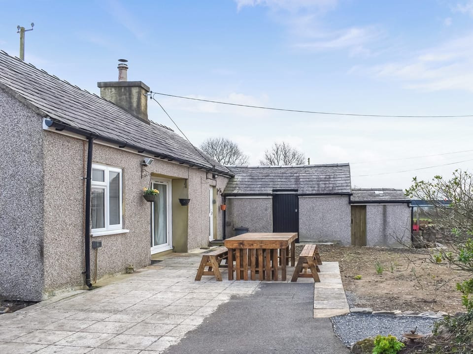 Exterior | Tyn Y Maen, Llanddeiniolen, near Bangor