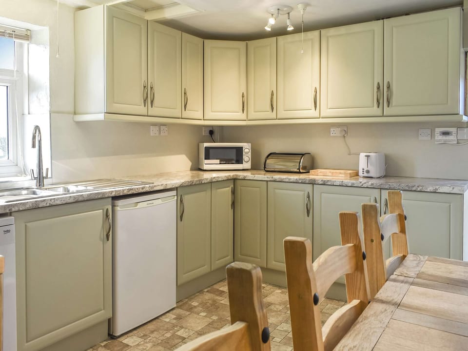 Kitchen/diner | Tyn Y Maen, Llanddeiniolen, near Bangor