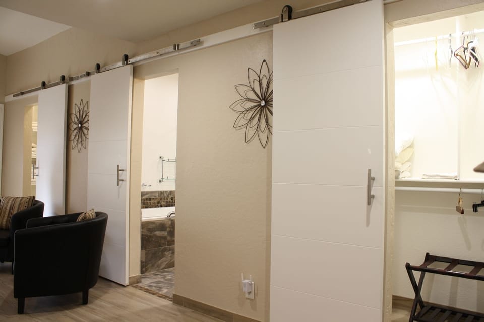 Master bedr bath with jacuzzi