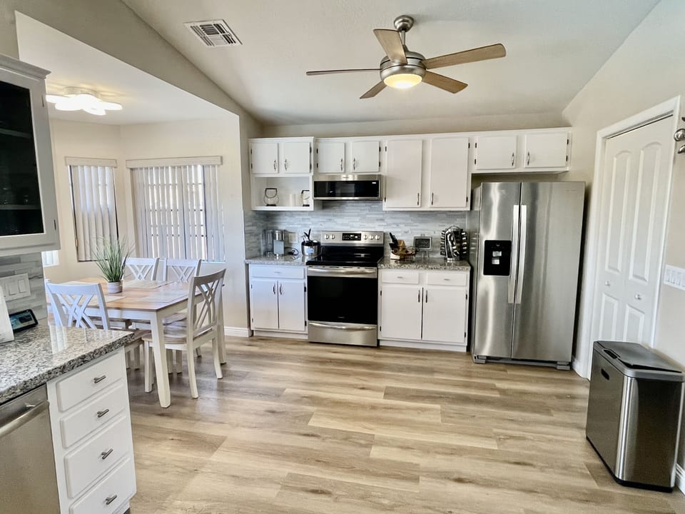 Amazing chef kitchen with all the fancy stuff
