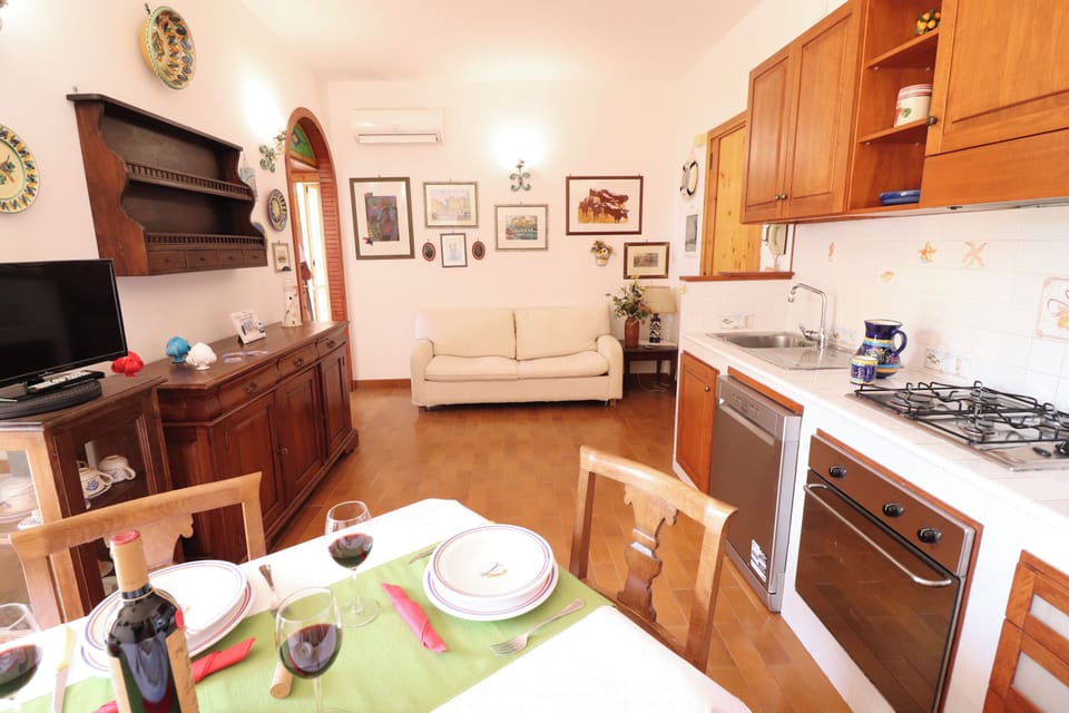 Apartment, 2 Bedrooms, Smoking, Balcony | Interior