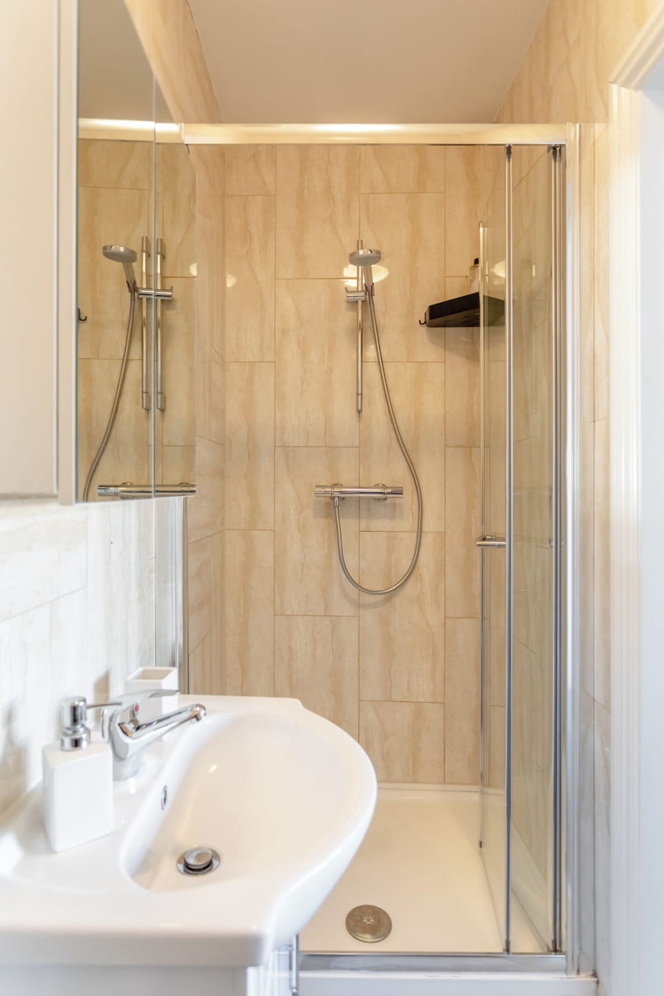 Room, 1 Bedroom, City View | Bathroom