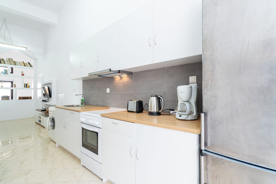 Apartment, 1 Bedroom, Garden View | Dining