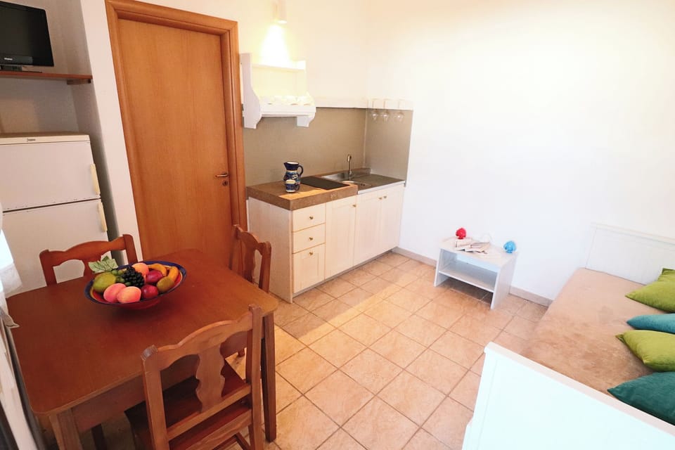 Bungalow, 1 Bedroom, Patio, Garden View | Interior