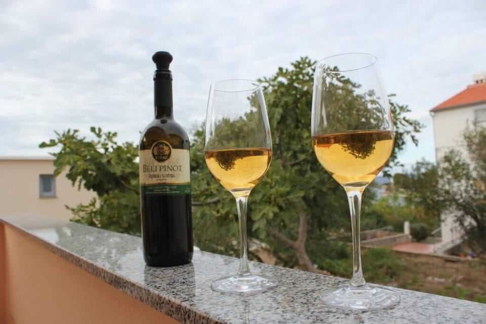 Apartment, 2 Bedrooms, Smoking, Terrace | Food and drink