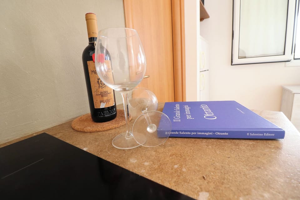 Bungalow, 1 Bedroom, Patio, City View | Food and drink