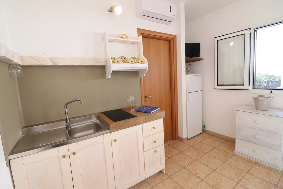 Bungalow, 1 Bedroom, Patio, City View | Private kitchen