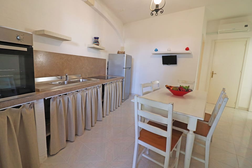 Apartment, 2 Bedrooms, Balcony, Garden View | Private kitchen