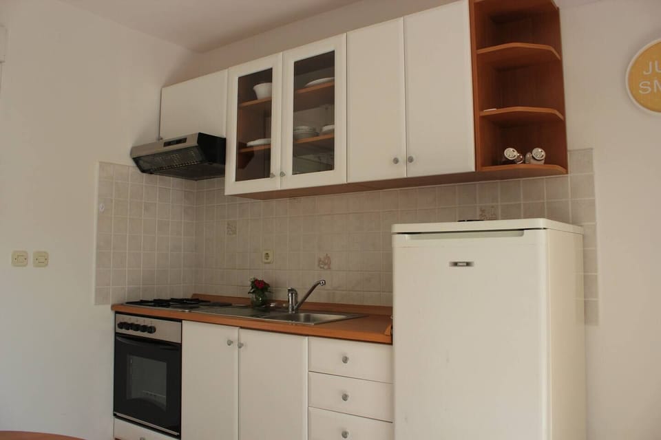 Apartment, 2 Bedrooms, Smoking, Balcony | Private kitchen
