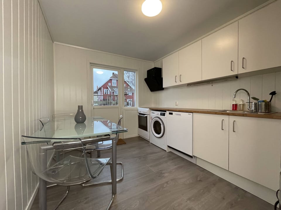 Apartment, 3 Bedrooms, Smoking, Balcony | Dining
