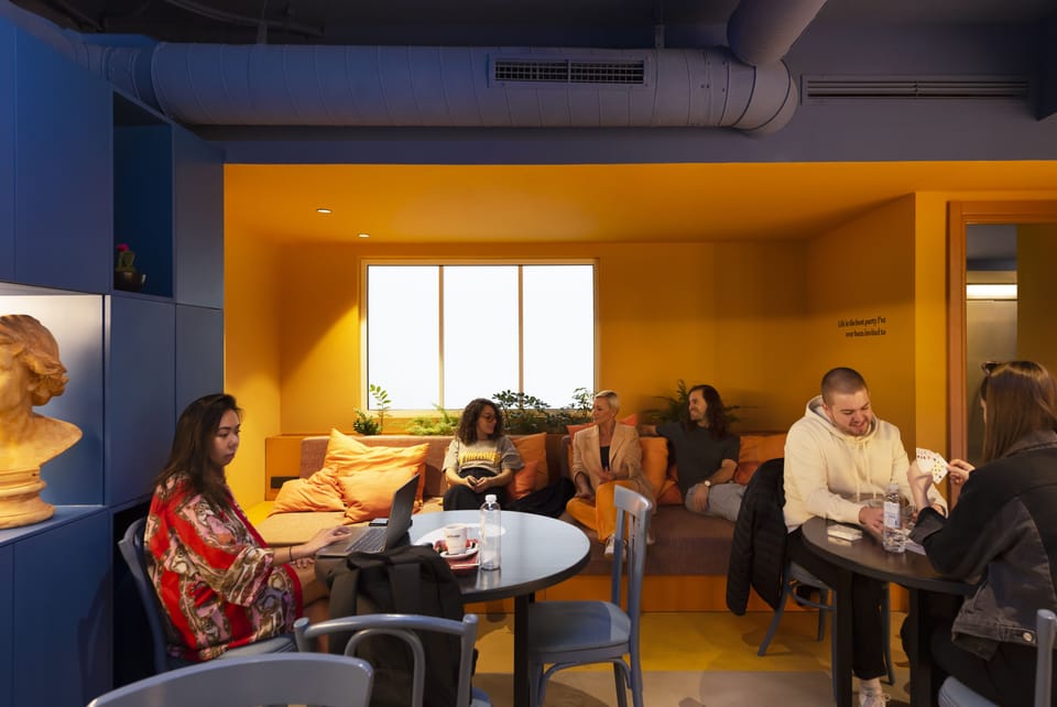 Lobby lounge