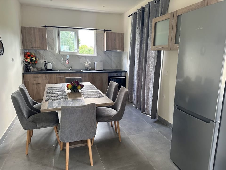 Apartment, 2 Bedrooms, Private Pool | Private kitchen