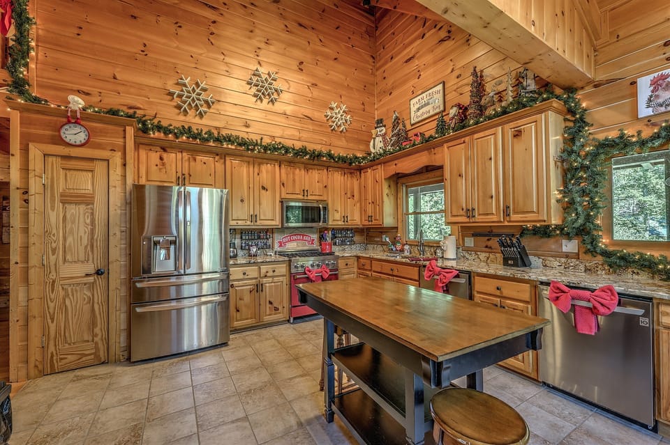 Kitchen with vaulted ceiling