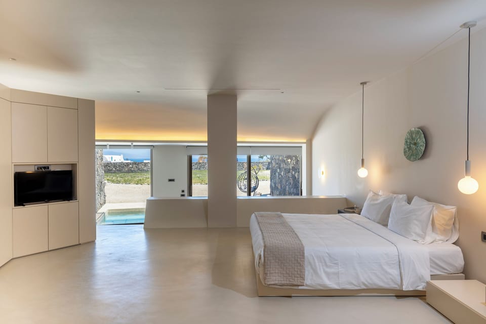 Lava Suite with Plunge Pool with Partial Sea View | Egyptian cotton sheets, premium bedding, memory foam beds, in-room safe